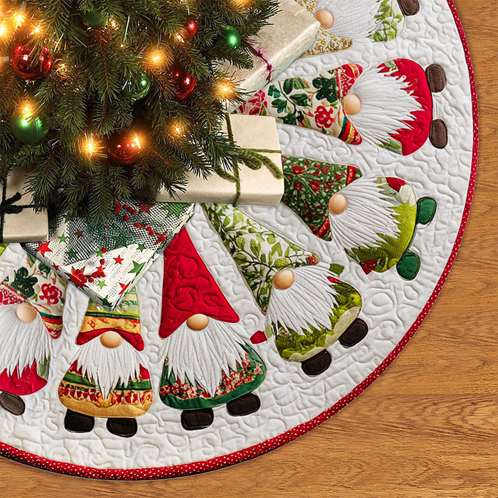 Christmas Tree Skirt with Gnome, Festive Holiday Decoration, Gnome Xmas Decor, Cozy Farmhouse Christmas Gift QFTO5091001